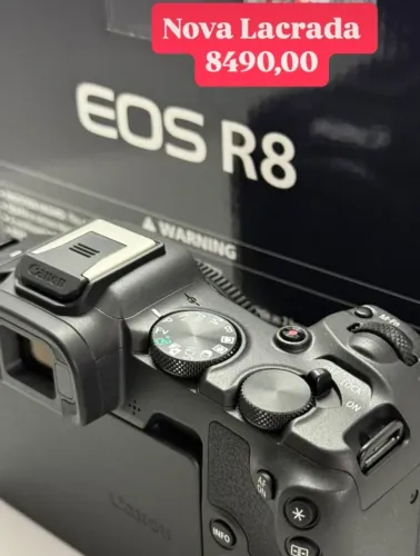 EOS R8