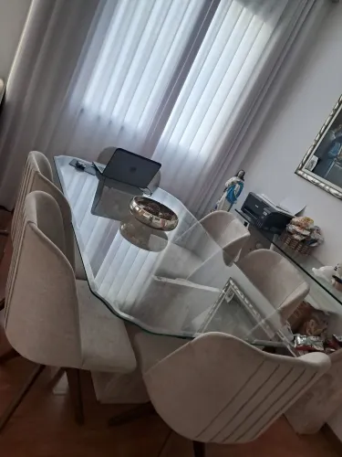 Mesa de vidro com mármore com 6 cadeiras + console de vidro de mármore