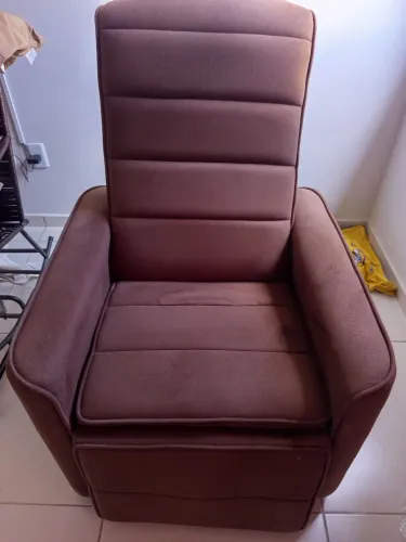 Vendo uma banheira infantil da Burigotto, e uma poltrona do papai