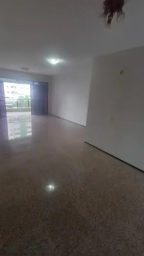 Vendo Apartamento no Renascença II com 3 quartos e dependência