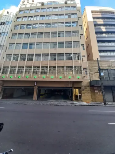 Escritório para aluguel possuí 30 metros quadrados com 1 sala em Centro - Curitiba - PR
