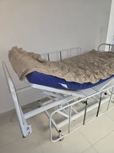CAMA HOSPITALAR MOTORIZADA