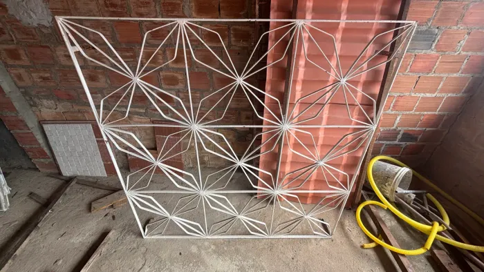 Vendo grades de ferro para portas e janelas