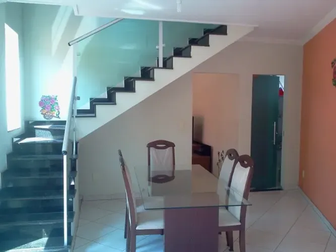 Casa espaçosa (geminada) no Alvorada - 450 mil