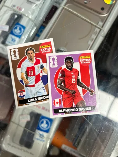 Kit 2 Figurinhas Legend Extra Sticker - Modric Bronze e Davies Regular 