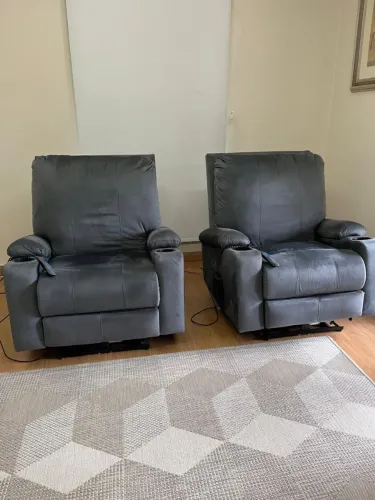 Vendo 2(duas) poltronas elétrica reclinável Damie , cor cinza escuro!