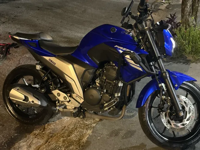 Fzr25 2023 muito conservada 