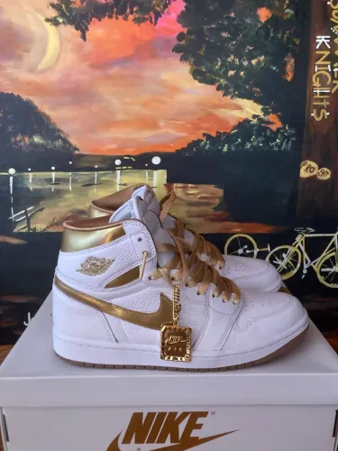 Air Jordan 1 High OG Metallic Gold