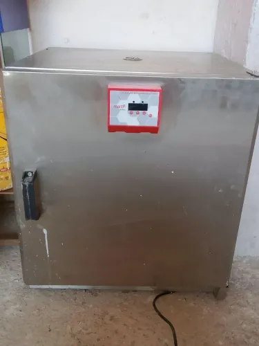 Estufa Digital de Esterilização e Secagem em aço inox da marca Marte Científica.