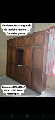 Guarda roupa de madeira