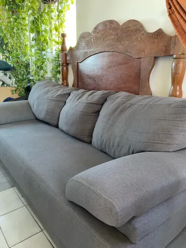 Sofá Cinza de 3 Lugares - Grande, Confortável e Aconchegante!