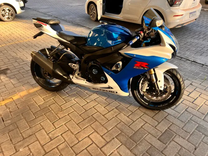 Vendo SUZUKI SRAD 750 2015 Extra apenas 9000 km rodados!!!