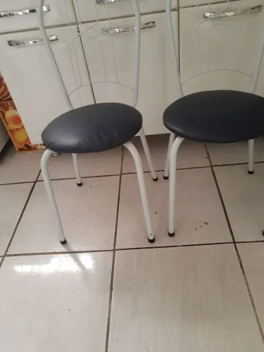 Mesa de granito c/3 cadeiras.