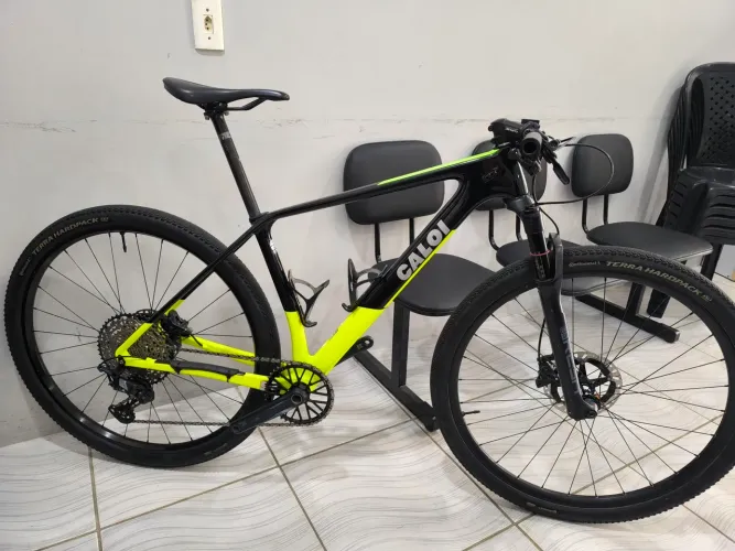 CALOI ELITE CARBON RACE tamanho 17
