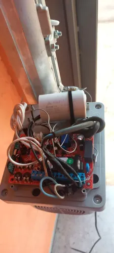 Placa para portão de elevação 