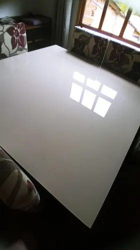 Mesa com tampão de vidro 