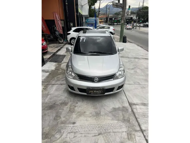Nissan Tiida SL 1.8/1.8 Flex 16V Mec. 2011