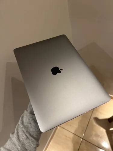 MacBook Air 2019 - 16GB RAM, 256GB