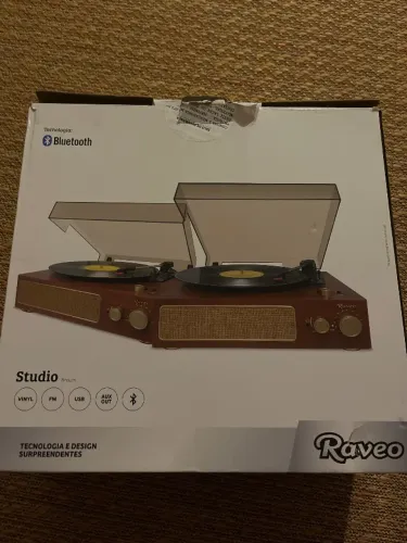 Raveo - toca disco (vinyl), FM, usb, aux out e Bluetooth. Aberto e usado somente uma vez.