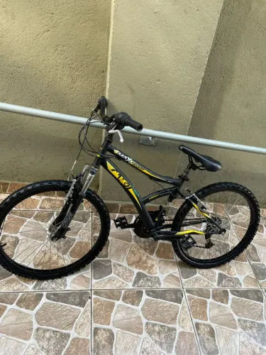 Bicicleta Caloi seminova, sem defeitos, revisada e pronta para andar. Chame já! Aproveite!