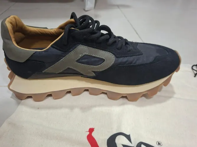 Tênis masculino original da Reserva tamanho 42 dúvidas no chat