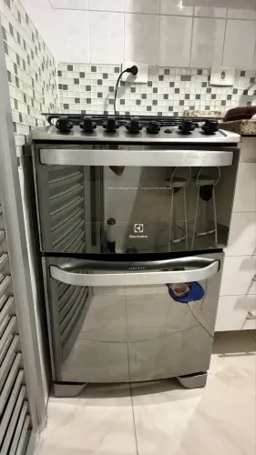 Fogão inox 4 bocas Eletrolux ( Forno duplo) elétrico e a gás.