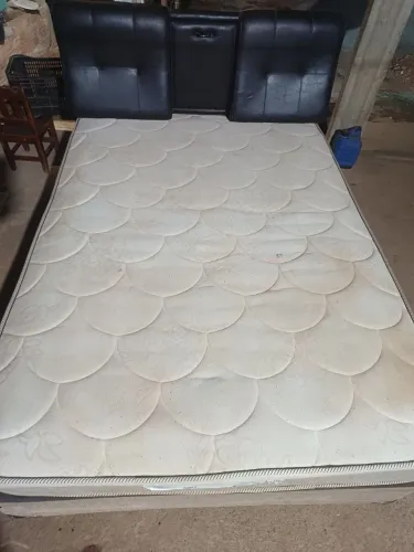 Cama box quase nova