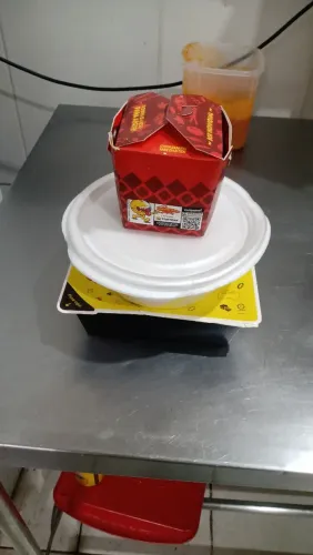 Precisa -se Cozinheira 