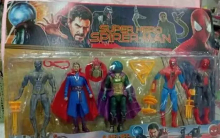 Cartela De Bonecos Articulados Com Acessórios Homem Aranha E Doutor Estranho