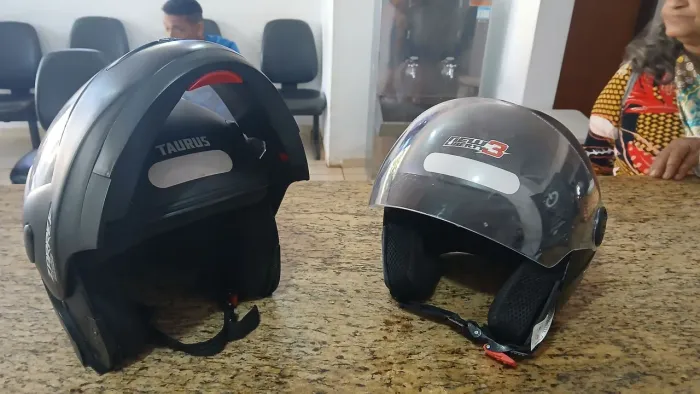 1 Capacete Zarref Taurus e 1 Capacete New Liberty