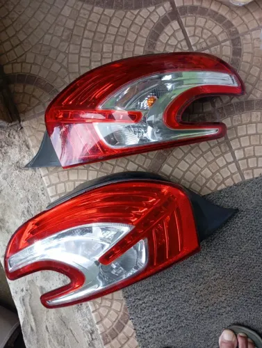 Faróis e lanternas peugeot 208 2014