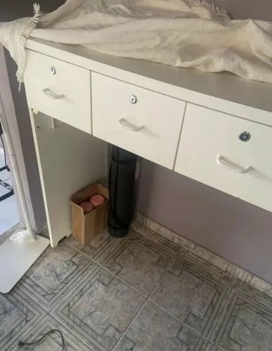 Bancada / Penteadeira Branca com 4 Gavetas e Fechadura
