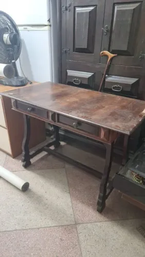 Escrivaninha Antiga Madeira maciça com Avaria.