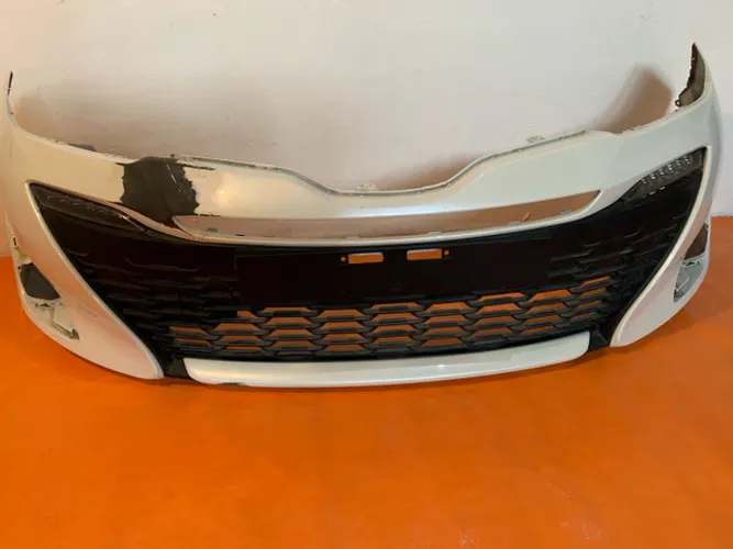 Parachoque Toyota Yaris com os Led 2020