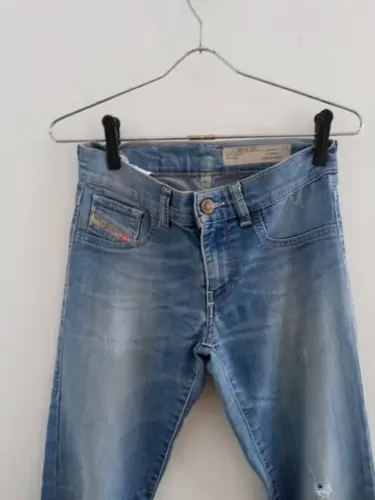 Calça jeans feminina da diesel