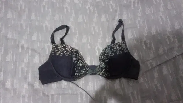 Sutiã Preto tamanho P com detalhe verde de renda 10,00