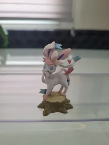 Figura Sylveon Pokemon original tcg