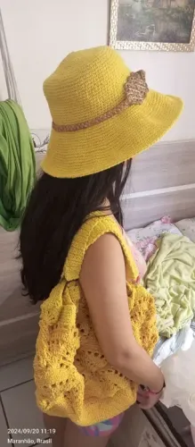 Bolsa e chapéu de crochê amarela