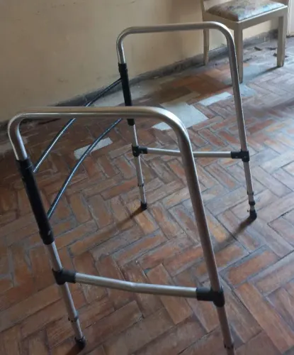 Andador Idosos Articulado (dobrável)