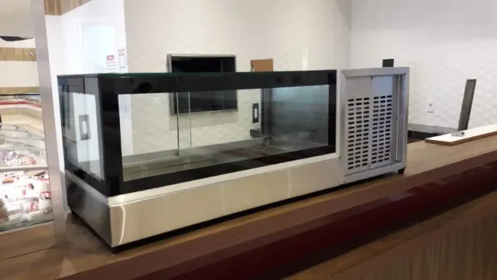 Vitrine expositora sushi case.