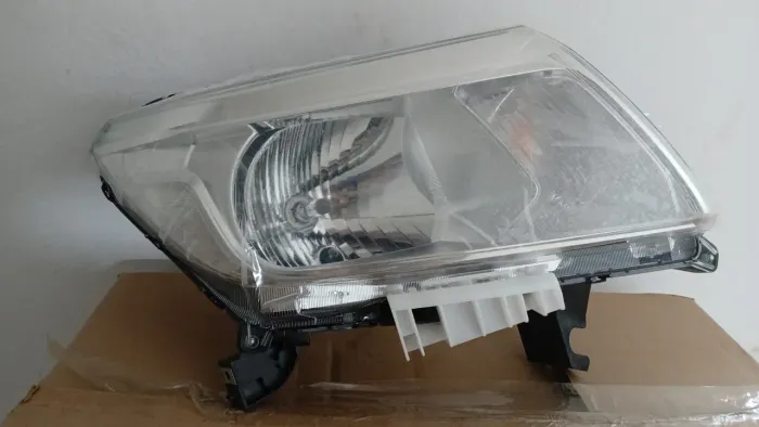 Farol direita Frontier 2017/21. Genuína Nissan 