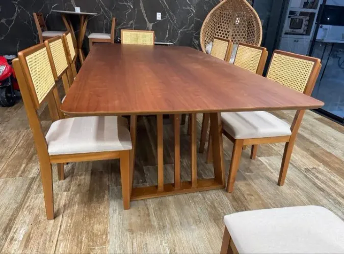 Mesa de jantar - Madeira Maciça - 8 Lugares estrela