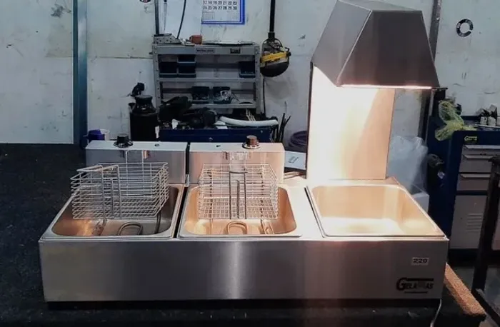 Fritadeira com duas cubas e secador em aço em inox 
