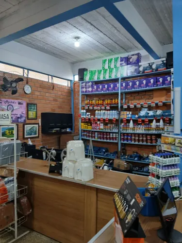 VENDO LOJA DE FERRAGEM SUPER COMPLETA, COM SISTEMA NOTA FISCAL E MOBILIA, ESTÁ FUNCION