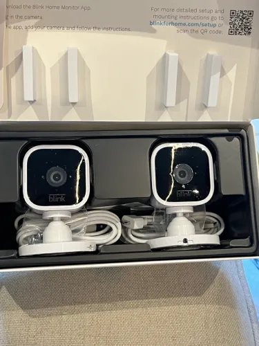 CÂMERA DE SEGURANÇA INTELIGENTE BLINK MINI ( 2 câmeras ) 