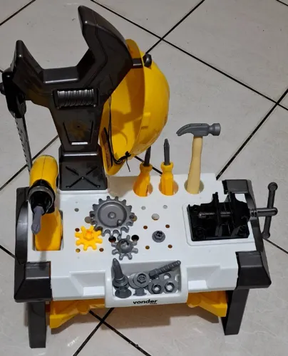 Bancada de brinquedo com acessórios
