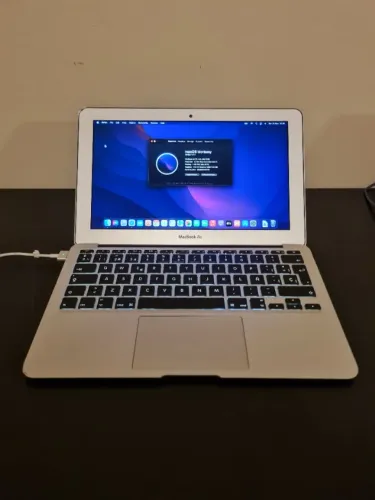 Macbook air 11" i5 4gb 256gb-ssd.