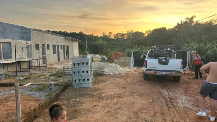 ÁREA RURAL EM LOTEAMENTO FECHADO - Divisa de Guararema e Jacareí
