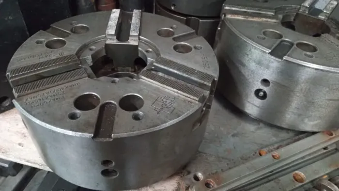 Placa SMW Autoblok, modelo 250 BH, diametro 255, Diametro da passagem 65 mm