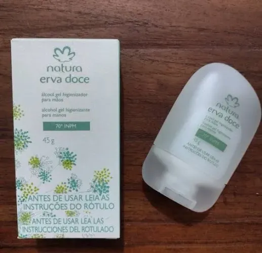Álcool em gel higienizador para mãos Erva Doce. 70 Natura. 45g